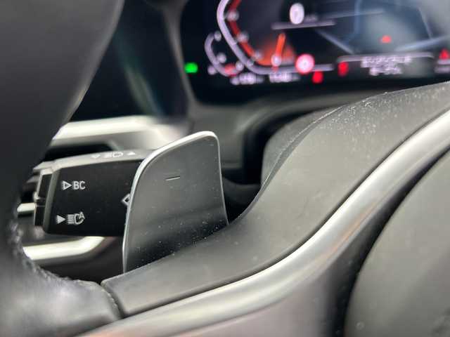 ＢＭＷ ３２０ｉ Mスポーツ 三重県 2020(令2)年 7万km 白 /禁煙車//BMWライブ・コックピット：//12.3インチ マルチ・ディスプレイ・メーター・パネル//10.25インチ ワイド・コントロール・ディスプレイ//HDDナビゲーション・システム//Mスポーツ専用マルチファンクション/　Mスポーツ・レザー・ステアリング・ホイール（パドルシフト付）//Mスポーツ専用スポーツ・シート（運転席&助手席）//アルカンタラ／センサテック・コンビネーション・シート/＜カラー：ブラック（ブルー・ステッチ付）＞//パーキング・アシスト：//PDC//パーキング・アシスト（並列・縦列）//リヤ・ビュー・カメラ（予想進路表示機能付）//ワイヤレス充電//レーダークルーズコントロール//インテリジェントセーフティ//衝突軽減ブレーキ//レーンキープアシスト//ブラインドスポットモニター//オートハイビーム//純正前後ドライブレコーダー