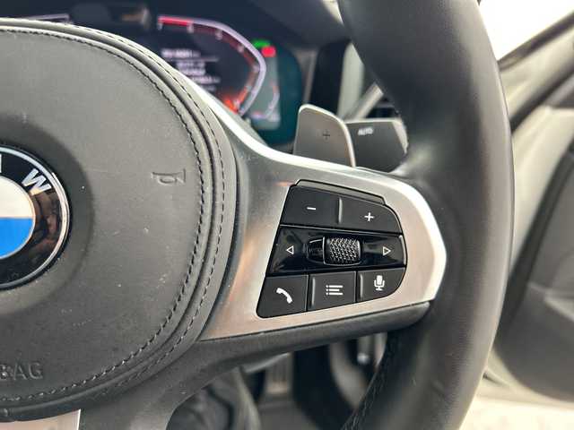 ＢＭＷ ３２０ｉ Mスポーツ 三重県 2020(令2)年 7万km 白 /禁煙車//BMWライブ・コックピット：//12.3インチ マルチ・ディスプレイ・メーター・パネル//10.25インチ ワイド・コントロール・ディスプレイ//HDDナビゲーション・システム//Mスポーツ専用マルチファンクション/　Mスポーツ・レザー・ステアリング・ホイール（パドルシフト付）//Mスポーツ専用スポーツ・シート（運転席&助手席）//アルカンタラ／センサテック・コンビネーション・シート/＜カラー：ブラック（ブルー・ステッチ付）＞//パーキング・アシスト：//PDC//パーキング・アシスト（並列・縦列）//リヤ・ビュー・カメラ（予想進路表示機能付）//ワイヤレス充電//レーダークルーズコントロール//インテリジェントセーフティ//衝突軽減ブレーキ//レーンキープアシスト//ブラインドスポットモニター//オートハイビーム//純正前後ドライブレコーダー