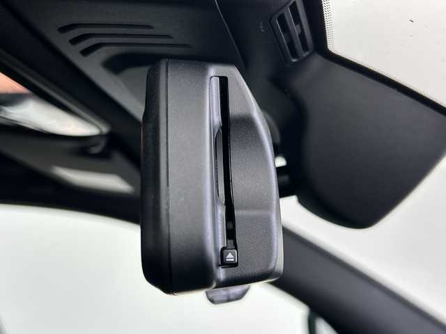 ＢＭＷ ３２０ｉ Mスポーツ 三重県 2020(令2)年 7万km 白 /禁煙車//BMWライブ・コックピット：//12.3インチ マルチ・ディスプレイ・メーター・パネル//10.25インチ ワイド・コントロール・ディスプレイ//HDDナビゲーション・システム//Mスポーツ専用マルチファンクション/　Mスポーツ・レザー・ステアリング・ホイール（パドルシフト付）//Mスポーツ専用スポーツ・シート（運転席&助手席）//アルカンタラ／センサテック・コンビネーション・シート/＜カラー：ブラック（ブルー・ステッチ付）＞//パーキング・アシスト：//PDC//パーキング・アシスト（並列・縦列）//リヤ・ビュー・カメラ（予想進路表示機能付）//ワイヤレス充電//レーダークルーズコントロール//インテリジェントセーフティ//衝突軽減ブレーキ//レーンキープアシスト//ブラインドスポットモニター//オートハイビーム//純正前後ドライブレコーダー