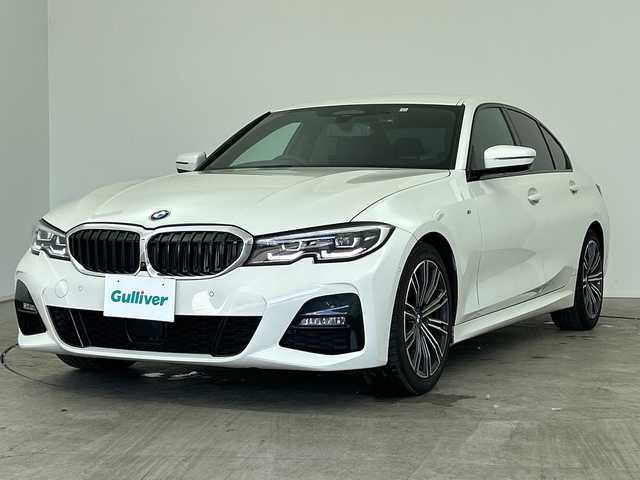 ＢＭＷ ３２０ｉ Mスポーツ 三重県 2020(令2)年 7万km 白 /禁煙車//BMWライブ・コックピット：//12.3インチ マルチ・ディスプレイ・メーター・パネル//10.25インチ ワイド・コントロール・ディスプレイ//HDDナビゲーション・システム//Mスポーツ専用マルチファンクション/　Mスポーツ・レザー・ステアリング・ホイール（パドルシフト付）//Mスポーツ専用スポーツ・シート（運転席&助手席）//アルカンタラ／センサテック・コンビネーション・シート/＜カラー：ブラック（ブルー・ステッチ付）＞//パーキング・アシスト：//PDC//パーキング・アシスト（並列・縦列）//リヤ・ビュー・カメラ（予想進路表示機能付）//ワイヤレス充電//レーダークルーズコントロール//インテリジェントセーフティ//衝突軽減ブレーキ//レーンキープアシスト//ブラインドスポットモニター//オートハイビーム//純正前後ドライブレコーダー