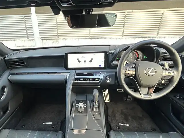 レクサス ＬＣ 500 Lパッケージ 大阪府 2025(令7)年 0.4万km ホワイトノーヴァガラスフレーク ガラスパノラマルーフ/OP21インチ10本V字スポークAW/純正12.3インチディスプレイオーディオ/　・Bluetooth/　・AM/FM/　・フルセグTV/　・AppleCarplay/　・AndroidAuto/レクサスセーフティーシステム+/　・プリクラッシュセーフティー/　・レーントレーシングアシスト/　・オートマチックハイビーム/　・レーダークルーズコントロール/　・ロードサインアシスト/ブラインドスポットモニター/アラウンドビューモニター/前席パワーシート/運転席メモリシート/ブラックレザーシート/ベンチレーション/シートヒーター/ステアリングヒーター/ステアリングスイッチ/純正フロアマット/パドルシフト