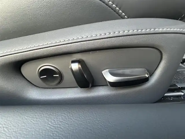 レクサス ＬＣ 500 Lパッケージ 大阪府 2025(令7)年 0.4万km ホワイトノーヴァガラスフレーク ガラスパノラマルーフ/OP21インチ10本V字スポークAW/純正12.3インチディスプレイオーディオ/　・Bluetooth/　・AM/FM/　・フルセグTV/　・AppleCarplay/　・AndroidAuto/レクサスセーフティーシステム+/　・プリクラッシュセーフティー/　・レーントレーシングアシスト/　・オートマチックハイビーム/　・レーダークルーズコントロール/　・ロードサインアシスト/ブラインドスポットモニター/アラウンドビューモニター/前席パワーシート/運転席メモリシート/ブラックレザーシート/ベンチレーション/シートヒーター/ステアリングヒーター/ステアリングスイッチ/純正フロアマット/パドルシフト