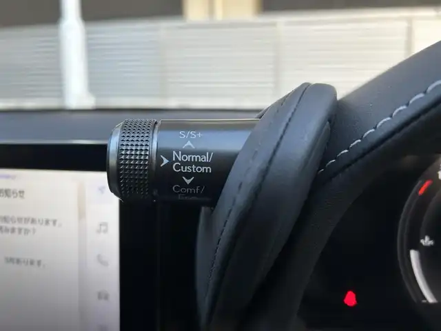 レクサス ＬＣ 500 Lパッケージ 大阪府 2025(令7)年 0.4万km ホワイトノーヴァガラスフレーク ガラスパノラマルーフ/OP21インチ10本V字スポークAW/純正12.3インチディスプレイオーディオ/　・Bluetooth/　・AM/FM/　・フルセグTV/　・AppleCarplay/　・AndroidAuto/レクサスセーフティーシステム+/　・プリクラッシュセーフティー/　・レーントレーシングアシスト/　・オートマチックハイビーム/　・レーダークルーズコントロール/　・ロードサインアシスト/ブラインドスポットモニター/アラウンドビューモニター/前席パワーシート/運転席メモリシート/ブラックレザーシート/ベンチレーション/シートヒーター/ステアリングヒーター/ステアリングスイッチ/純正フロアマット/パドルシフト