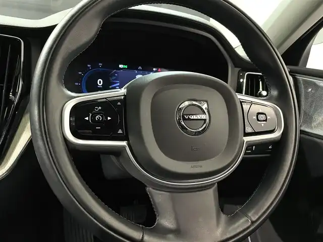 ボルボ ボルボ ＸＣ６０ B5 AWD インスクリプション 道央・札幌 2021(令3)年 4.1万km ブライトシルバーM Bowers＆Wilkinsプレミアムサウンドオーディオシステム/チルトアップ機構付電動パノラマ・ガラス・サンルーフ/電子制御式4輪エアサスペンション/CitySafety（衝突回避・被害軽減ブレーキ）/ACC/パイロットアシスト/ステアリングアシスト付BLIS/LCMA/LKA/パークアシストパイロット/HUD/パワーシート（D/N）/シートヒーター（D/N）/ベンチレーション（D/N）/リラクゼーション機能（D/N）/フル・アクティブ・ハイビーム/360°カメラ/オートライト/レインセンサー/パワーテールゲート/アンビエントライト/ワイヤレスチャージング/ETC2.0/保証書、取扱説明書、スペアキー1本有