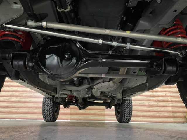 スズキ ジムニー シエラ ランドベンチャー 福島県 2016(平28)年 2.5万km スチールシルバーM AIS検査済み/【2502051987】/4WD(切替）/フロントフォグランプ/純正フロアマット/ハーフレザーシート/純正キーレス/パワーウィンドウ/ドラレコ/USB入力端子/Bluetooth接続/フルセグ/ETC/シートヒーター/AC/横滑り防止/ディスプレイオーディオ/16AW WEDS　マッドヴァンスX タイプS(社外）/モンスタ　マッドウォーリアM/T（社外）/2インチリフトアップキット（社外）/フロントカメラ（社外）/モニター（社外）/グリル（社外）/Bratオリジナルリアウィング（社外）/社外パーツ取付有