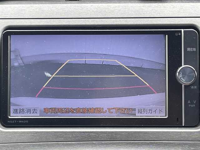 トヨタ プリウス S 福岡県 2014(平26)年 9.6万km ホワイトパールクリスタルシャイン (株)IDOMが運営する【じしゃロン八幡西店】の自社ローン専用車両になります。こちらは現金またはオートローンご利用時の価格です。自社ローンご希望の方は別途その旨お申付け下さい/純正ナビ（Bluetooth/フルセグTV）/ETC/バックカメラ/前方ドライブレコーダー/純正フロアマット/オートライト/ABS/横滑り防止装置/LEDヘッドライト