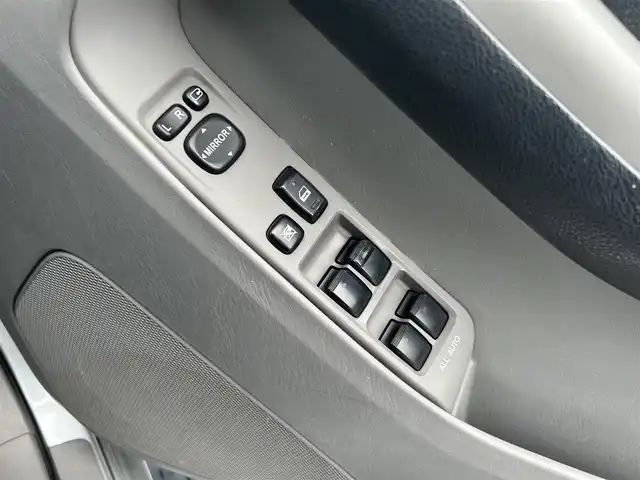 トヨタ ハイラックス サーフ SSR－G 道東・釧路十勝 2002(平14)年 14.4万km シルバーM ４WD/センターデフロック/純正HDDナビ/（CD/DVD/AM/FM/VTR）/革巻きステアリング/リモコンキー/スペアキー/純正エンジンスターター/純正17インチAW/オートライト/純正フロアマット/100V電源/ナビ取扱説明書/取扱説明書/保証書