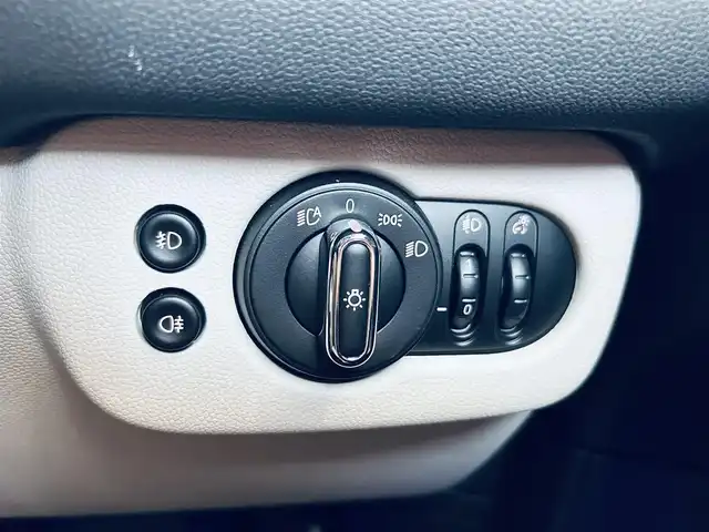 ＭＩＮＩ ＢＭＷ ミニ クラブマン クーパーSD 大阪府 2021(令3)年 2.7万km MINI Yoursエニグマティックブラック レザーシートP/ペッパーP/インテリジェントセーフティ/パワーシート/シートヒーター/Dシートメモリ/純正ナビ/バックカメラ/ACC/HUD/純正17インチAW/LEDヘッドライト/クリアランスソナー