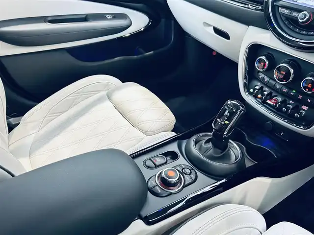 ＭＩＮＩ ＢＭＷ ミニ クラブマン クーパーSD 大阪府 2021(令3)年 2.7万km MINI Yoursエニグマティックブラック レザーシートP/ペッパーP/インテリジェントセーフティ/パワーシート/シートヒーター/Dシートメモリ/純正ナビ/バックカメラ/ACC/HUD/純正17インチAW/LEDヘッドライト/クリアランスソナー