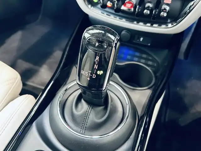 ＭＩＮＩ ＢＭＷ ミニ クラブマン クーパーSD 大阪府 2021(令3)年 2.7万km MINI Yoursエニグマティックブラック レザーシートP/ペッパーP/インテリジェントセーフティ/パワーシート/シートヒーター/Dシートメモリ/純正ナビ/バックカメラ/ACC/HUD/純正17インチAW/LEDヘッドライト/クリアランスソナー