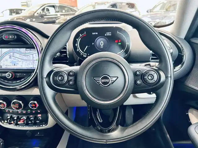 ＭＩＮＩ ＢＭＷ ミニ クラブマン クーパーSD 大阪府 2021(令3)年 2.7万km MINI Yoursエニグマティックブラック レザーシートP/ペッパーP/インテリジェントセーフティ/パワーシート/シートヒーター/Dシートメモリ/純正ナビ/バックカメラ/ACC/HUD/純正17インチAW/LEDヘッドライト/クリアランスソナー