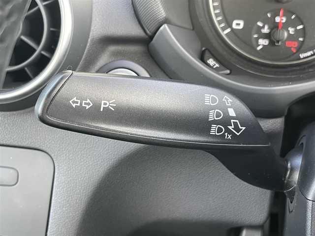アウディ Ａ１ SB 1．0TFSI 石川県 2016(平28)年 2.8万km 白 メモリナビ/フルセグテレビ/バックカメラ/アイドリングストップ/プッシュスタート/ドライブレコーダー/ETC/コーナーセンサー前後/オートライト/HIDライト