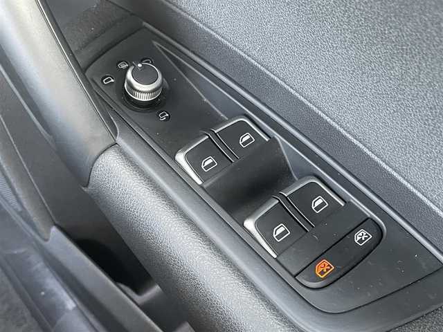 アウディ Ａ１ SB 1．0TFSI 石川県 2016(平28)年 2.8万km 白 メモリナビ/フルセグテレビ/バックカメラ/アイドリングストップ/プッシュスタート/ドライブレコーダー/ETC/コーナーセンサー前後/オートライト/HIDライト