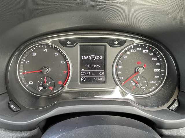 アウディ Ａ１ SB 1．0TFSI 石川県 2016(平28)年 2.8万km 白 メモリナビ/フルセグテレビ/バックカメラ/アイドリングストップ/プッシュスタート/ドライブレコーダー/ETC/コーナーセンサー前後/オートライト/HIDライト
