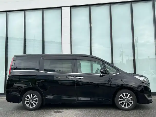 トヨタ エスクァイア Gi プレミアムパッケージ ブラックテーラード 大阪府 2020(令2)年 1.2万km ブラック 純正１０インチナビ/   フルセグTV/CD/DVD/Bluetooth/USB/バックモニター/１２．１型後席モニター/衝突軽減ブレーキ/横滑り防止装置/前席シートヒーター/両側パワースライドドア/クルーズコントロール/レーンキープアシスト/オートマチックハイビーム/ドライブレコーダー/コーナーセンサー/純正フロアマット/プッシュスタート/スマートキー/ETC/LED