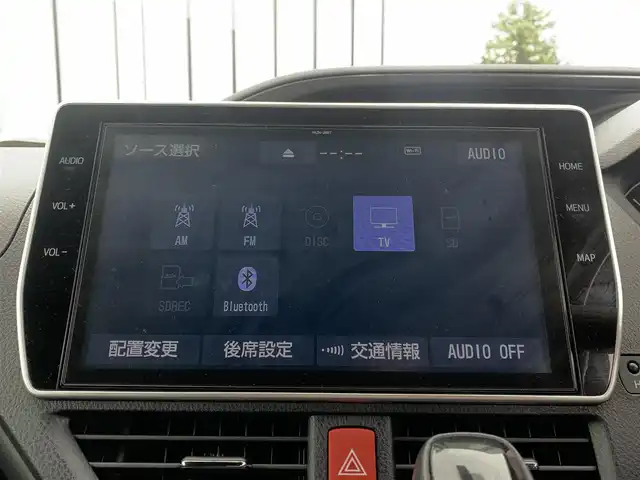 トヨタ エスクァイア Gi プレミアムパッケージ ブラックテーラード 大阪府 2020(令2)年 1.2万km ブラック 純正１０インチナビ/   フルセグTV/CD/DVD/Bluetooth/USB/バックモニター/１２．１型後席モニター/衝突軽減ブレーキ/横滑り防止装置/前席シートヒーター/両側パワースライドドア/クルーズコントロール/レーンキープアシスト/オートマチックハイビーム/ドライブレコーダー/コーナーセンサー/純正フロアマット/プッシュスタート/スマートキー/ETC/LED