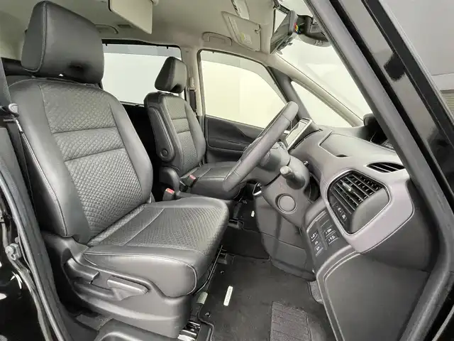 日産 セレナ ハイウェイS V アーバンクロム 熊本県 2021(令3)年 3.9万km ダイヤモンドブラック 純正ナビ（ＣＤ・ＤＶＤ・フルセグ・ＢＴ）/全周囲カメラ　/純正後席モニター　/ビルトインＥＴＣ　/純正前方ドライブレコーダー　/両側パワースライドドア　/レーダークルーズコントロール/前後クリアランスソナー　/前席シートヒーター/ステアリングヒーター/プロパイロット/エマージェンシーブレーキ/レーンキープアシスト/標識認識機能/横滑り防止/アイドリングストップ/電動パーキングブレーキ/ブレーキホールド/インテリジェントルームミラー/純正フロアマット/純正１６インチAW/オートライト/LEDヘッドライト/フォグライト/スマートキー/プッシュスタート
