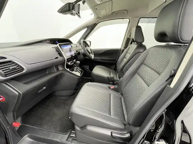 日産 セレナ ハイウェイS V アーバンクロム 熊本県 2021(令3)年 3.9万km ダイヤモンドブラック 純正ナビ（ＣＤ・ＤＶＤ・フルセグ・ＢＴ）/全周囲カメラ　/純正後席モニター　/ビルトインＥＴＣ　/純正前方ドライブレコーダー　/両側パワースライドドア　/レーダークルーズコントロール/前後クリアランスソナー　/前席シートヒーター/ステアリングヒーター/プロパイロット/エマージェンシーブレーキ/レーンキープアシスト/標識認識機能/横滑り防止/アイドリングストップ/電動パーキングブレーキ/ブレーキホールド/インテリジェントルームミラー/純正フロアマット/純正１６インチAW/オートライト/LEDヘッドライト/フォグライト/スマートキー/プッシュスタート
