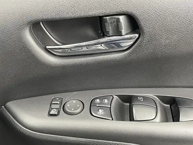 日産 セレナ ハイウェイS V アーバンクロム 熊本県 2021(令3)年 3.9万km ダイヤモンドブラック 純正ナビ（ＣＤ・ＤＶＤ・フルセグ・ＢＴ）/全周囲カメラ　/純正後席モニター　/ビルトインＥＴＣ　/純正前方ドライブレコーダー　/両側パワースライドドア　/レーダークルーズコントロール/前後クリアランスソナー　/前席シートヒーター/ステアリングヒーター/プロパイロット/エマージェンシーブレーキ/レーンキープアシスト/標識認識機能/横滑り防止/アイドリングストップ/電動パーキングブレーキ/ブレーキホールド/インテリジェントルームミラー/純正フロアマット/純正１６インチAW/オートライト/LEDヘッドライト/フォグライト/スマートキー/プッシュスタート