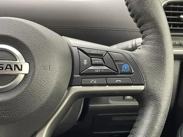 日産 セレナ ハイウェイS V アーバンクロム 熊本県 2021(令3)年 3.9万km ダイヤモンドブラック 純正ナビ（ＣＤ・ＤＶＤ・フルセグ・ＢＴ）/全周囲カメラ　/純正後席モニター　/ビルトインＥＴＣ　/純正前方ドライブレコーダー　/両側パワースライドドア　/レーダークルーズコントロール/前後クリアランスソナー　/前席シートヒーター/ステアリングヒーター/プロパイロット/エマージェンシーブレーキ/レーンキープアシスト/標識認識機能/横滑り防止/アイドリングストップ/電動パーキングブレーキ/ブレーキホールド/インテリジェントルームミラー/純正フロアマット/純正１６インチAW/オートライト/LEDヘッドライト/フォグライト/スマートキー/プッシュスタート