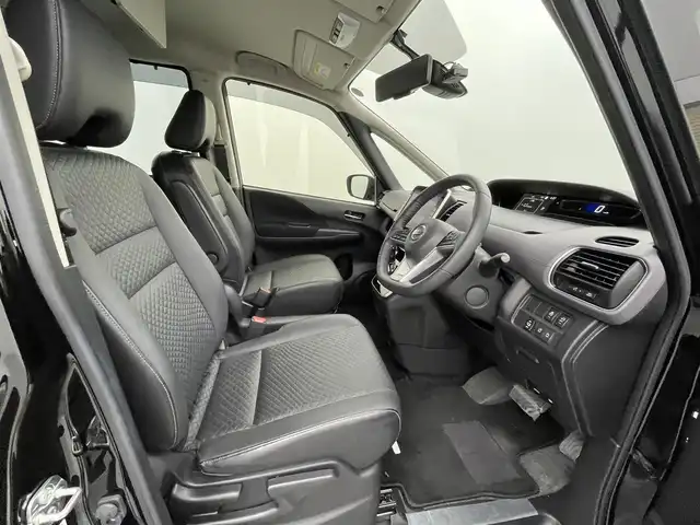 日産 セレナ ハイウェイS V アーバンクロム 熊本県 2021(令3)年 3.9万km ダイヤモンドブラック 純正ナビ（ＣＤ・ＤＶＤ・フルセグ・ＢＴ）/全周囲カメラ　/純正後席モニター　/ビルトインＥＴＣ　/純正前方ドライブレコーダー　/両側パワースライドドア　/レーダークルーズコントロール/前後クリアランスソナー　/前席シートヒーター/ステアリングヒーター/プロパイロット/エマージェンシーブレーキ/レーンキープアシスト/標識認識機能/横滑り防止/アイドリングストップ/電動パーキングブレーキ/ブレーキホールド/インテリジェントルームミラー/純正フロアマット/純正１６インチAW/オートライト/LEDヘッドライト/フォグライト/スマートキー/プッシュスタート