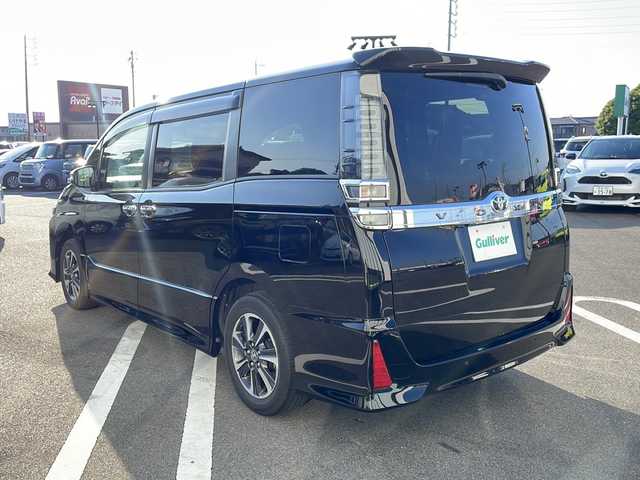 トヨタ ヴォクシー ZS 煌Ⅲ 岐阜県 2021(令3)年 1.9万km ブラック 純正ＳＤナビ　/後席モニター/ビルトインＥＴＣ　/バックカメラ　/前後ドライブレコーダー　/衝突軽減システム　/盗難防止装置　/横滑り防止装置　/前後コーナーセンサー　/アイドリングストップ　/ＬＥＤヘッドライト　/オートライト/ハーフレザーシート/純正16インチアルミホイール/プッシュスタート/スマートキー/スペアキー/純正フロアマット
