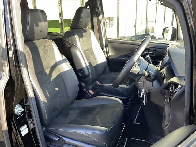 トヨタ ヴォクシー ZS 煌Ⅲ 岐阜県 2021(令3)年 1.9万km ブラック 純正ＳＤナビ　/後席モニター/ビルトインＥＴＣ　/バックカメラ　/前後ドライブレコーダー　/衝突軽減システム　/盗難防止装置　/横滑り防止装置　/前後コーナーセンサー　/アイドリングストップ　/ＬＥＤヘッドライト　/オートライト/ハーフレザーシート/純正16インチアルミホイール/プッシュスタート/スマートキー/スペアキー/純正フロアマット