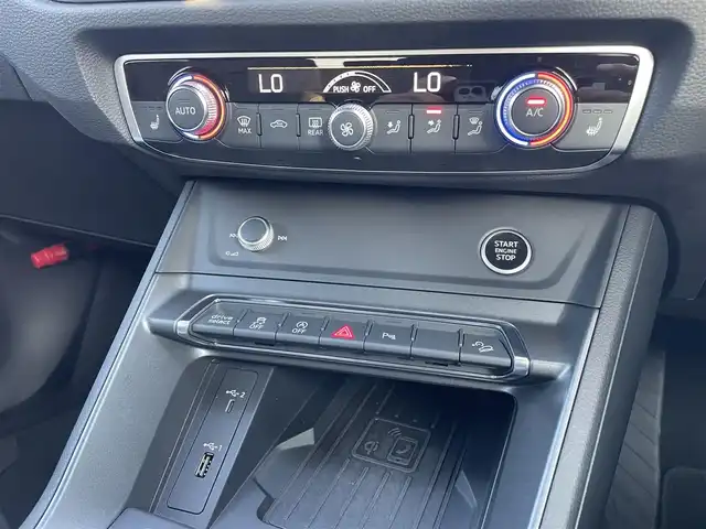 アウディ Ｑ３ 35TDIクワトロ Sライン 東京都 2020(令2)年 5.2万km 黒 純正ナビ/360°カメラ/フルセグTV/apple car play/android audio/レザーシート/シートヒーター/LEDヘッドライト/ACC/電動リアゲート/ETC2.0/ドライブレコーダー