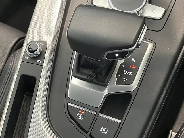 アウディ Ａ４ 2.0 TFSI クワトロ スポーツ Sライン PKG 愛知県 2018(平30)年 4.9万km グレイシアホワイトメタリック バーチャルコクピット　/マトリクスＬＥＤ　/ＭＭＩナビゲーション　/Ｂｌｕｅｔｏｏｔｈ　/フルセグＴＶ　/３６０度カメラ　/ブラックレザー　/シートヒーター/パワーシート　/ＡＣＣ　/ＬＫＡ　/ＢＳＭ　/ドライブレコーダー　/ＥＴＣ2.0/プッシュスタート/ウィンカーミラー/アイドリングストップ