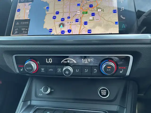 アウディ Ｑ３ SB 35TDIクワトロ Sライン 滋賀県 2021(令3)年 3.8万km グレイシアホワイトメタリック バーチャルコックピット/純正ナビ/（BT/USB/CarPlay）/３６０°カメラ/ベーシックパッケージ/・シートヒーター/・オートマチックテールゲート/・パワーシート/・Audiホールドシステム/アシスタンスパッケージ/・アダプティブクルーズアシスト/・ハイビームアシスト/・サイドアシスト/・リアクロストラフィックアシスト/プラスパッケージ/・パーシャルレザー/・マルチカラーアンビエントライティング/・純正19インチアルミホイール/テクノロジーパッケージ/・スマートフォンインターフェース/・ワイヤレスチャージング