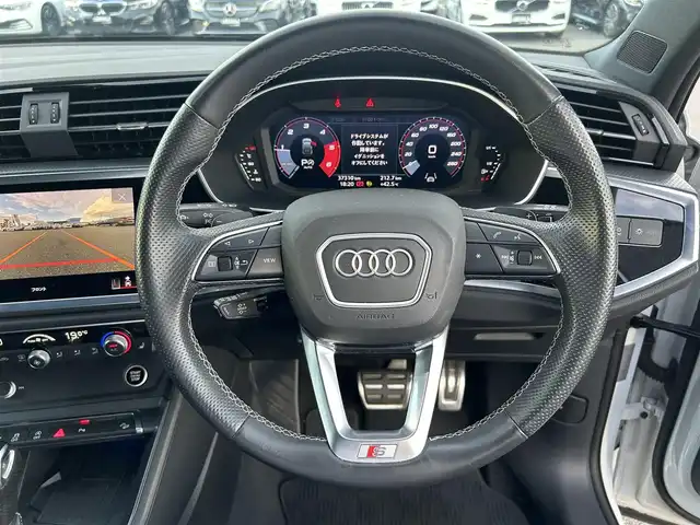 アウディ Ｑ３ SB 35TDIクワトロ Sライン 滋賀県 2021(令3)年 3.8万km グレイシアホワイトメタリック バーチャルコックピット/純正ナビ/（BT/USB/CarPlay）/３６０°カメラ/ベーシックパッケージ/・シートヒーター/・オートマチックテールゲート/・パワーシート/・Audiホールドシステム/アシスタンスパッケージ/・アダプティブクルーズアシスト/・ハイビームアシスト/・サイドアシスト/・リアクロストラフィックアシスト/プラスパッケージ/・パーシャルレザー/・マルチカラーアンビエントライティング/・純正19インチアルミホイール/テクノロジーパッケージ/・スマートフォンインターフェース/・ワイヤレスチャージング