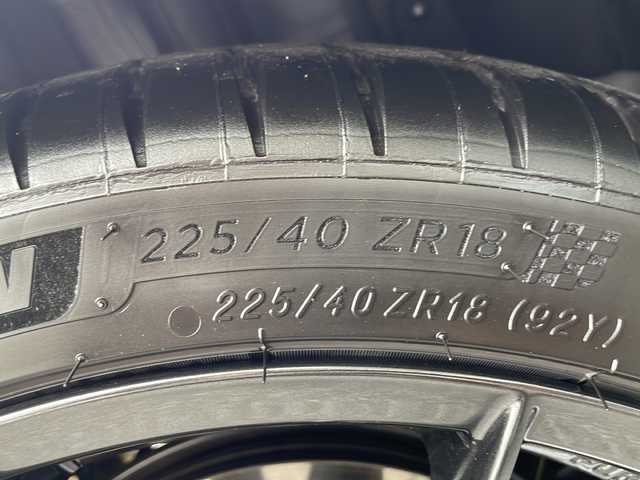 トヨタ ＧＲヤリス RZ ハイパフォーマンス 東京都 2025(令7)年 0.1万km プラチナホワイトパールマイカ ワンオーナー/6MT/縦引きパーキングブレーキ/セーフティセンス/・プリクラッシュセーフティ/・レーントレーシングアシスト/・レーンディパーチャーアラート/・レーダークルーズコントロール/・オートマチックハイビーム/・ロードサインアシスト/・発進遅れ告知機能/ブラインドスポットモニター/ドライブレコーダー（前方/後方ナビ連動型）/8インチディスプレイオーディオ/・8インチHDディスプレイ/・DTV/BT/Cタイプ入力/・AppleCarPlay/AndroidAuto/JBLプレミアムサウンドシステム/ビルトインETC 2.0/4WDモードセレクト/冷却スプレー機能付/（GR-FOURロゴ入空冷インタークーラー）/フルLEDヘッドランプ/ブラックドアミラー（電動オート格納機能/ウインカー付）/雨滴感応式オートワイパー/純正225/40R18（BBS製10本スポーク鍛造製AW）/GRロゴ入レッドブレーキキャリパー/12.3インチフルTFT液晶メーター/GRロゴ付グレーステッチ入革巻きステアリング/ステアリングスイッチ/GRロゴ付グレーステッチ入/　ブラック合皮プレミアムスポーツシート/車両/ナビ取扱説明書/新車時保証書