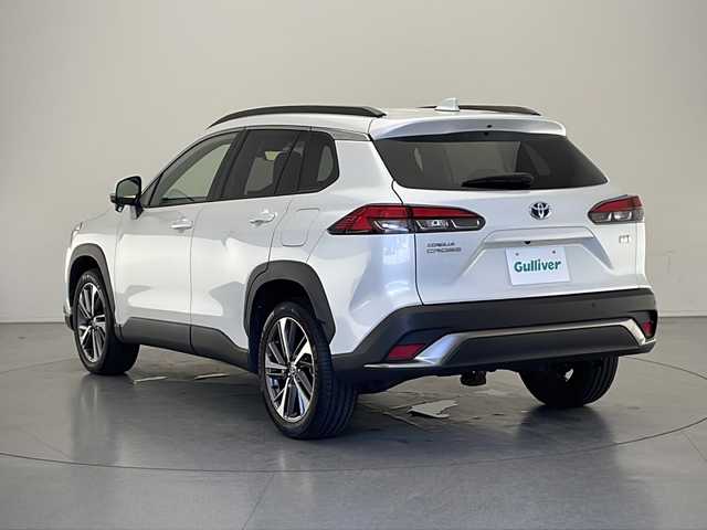 トヨタ カローラ クロス ハイブリッド Z 長野県 2023(令5)年 2万km プラチナホワイトパールマイカ 4WD                                                                                                                                                     /ディスプレイオーディオ/Bluetooth/バックカメラ/ETC/衝突被害軽減システム/先行車発進お知らせ/横滑り防止装置/レーントレーシングアシスト/パーキングサポートブレーキ/ロードサインアシスト/電動ホールド/オートホールド/ステアリングスイッチ/フロントフォグ/ドアミラーヒーター/電格ミラー/ウィンカーミラー/コーナーセンサー/純正18インチAW/社外フロアマット/前席シートヒーター/パワーシート（運転席のみ）/オートライト/オートマチックハイビーム/LEDヘッドライト/スマートキー