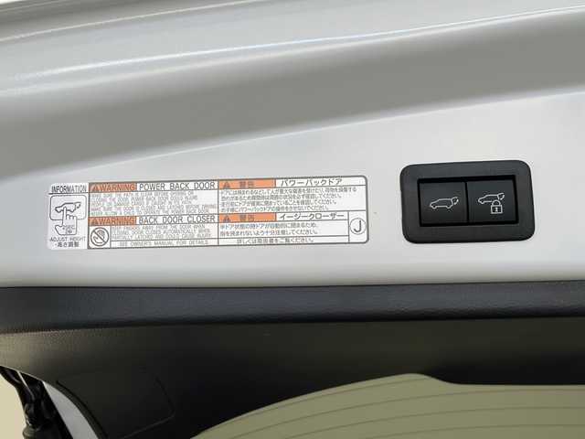 トヨタ カローラ クロス ハイブリッド Z 長野県 2023(令5)年 2万km プラチナホワイトパールマイカ 4WD                                                                                                                                                     /ディスプレイオーディオ/Bluetooth/バックカメラ/ETC/衝突被害軽減システム/先行車発進お知らせ/横滑り防止装置/レーントレーシングアシスト/パーキングサポートブレーキ/ロードサインアシスト/電動ホールド/オートホールド/ステアリングスイッチ/フロントフォグ/ドアミラーヒーター/電格ミラー/ウィンカーミラー/コーナーセンサー/純正18インチAW/社外フロアマット/前席シートヒーター/パワーシート（運転席のみ）/オートライト/オートマチックハイビーム/LEDヘッドライト/スマートキー