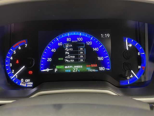 トヨタ カローラ クロス ハイブリッド Z 長野県 2023(令5)年 2万km プラチナホワイトパールマイカ 4WD                                                                                                                                                     /ディスプレイオーディオ/Bluetooth/バックカメラ/ETC/衝突被害軽減システム/先行車発進お知らせ/横滑り防止装置/レーントレーシングアシスト/パーキングサポートブレーキ/ロードサインアシスト/電動ホールド/オートホールド/ステアリングスイッチ/フロントフォグ/ドアミラーヒーター/電格ミラー/ウィンカーミラー/コーナーセンサー/純正18インチAW/社外フロアマット/前席シートヒーター/パワーシート（運転席のみ）/オートライト/オートマチックハイビーム/LEDヘッドライト/スマートキー
