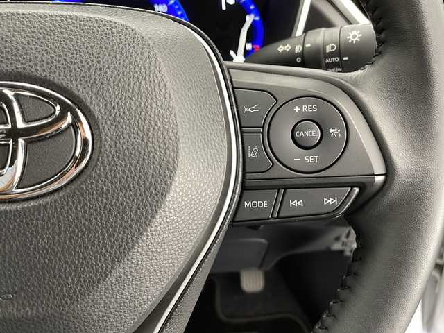 トヨタ カローラ クロス ハイブリッド Z 長野県 2023(令5)年 2万km プラチナホワイトパールマイカ 4WD                                                                                                                                                     /ディスプレイオーディオ/Bluetooth/バックカメラ/ETC/衝突被害軽減システム/先行車発進お知らせ/横滑り防止装置/レーントレーシングアシスト/パーキングサポートブレーキ/ロードサインアシスト/電動ホールド/オートホールド/ステアリングスイッチ/フロントフォグ/ドアミラーヒーター/電格ミラー/ウィンカーミラー/コーナーセンサー/純正18インチAW/社外フロアマット/前席シートヒーター/パワーシート（運転席のみ）/オートライト/オートマチックハイビーム/LEDヘッドライト/スマートキー