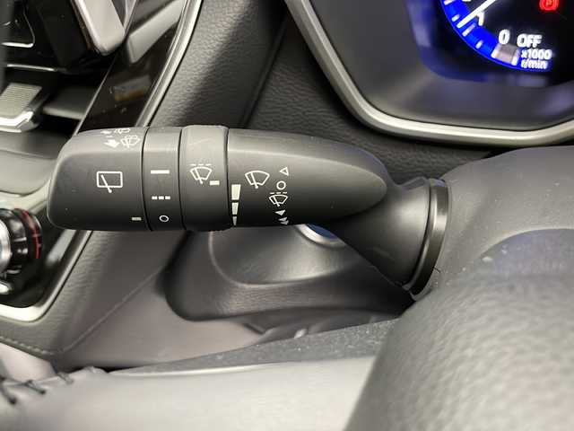 トヨタ カローラ クロス ハイブリッド Z 長野県 2023(令5)年 2万km プラチナホワイトパールマイカ 4WD                                                                                                                                                     /ディスプレイオーディオ/Bluetooth/バックカメラ/ETC/衝突被害軽減システム/先行車発進お知らせ/横滑り防止装置/レーントレーシングアシスト/パーキングサポートブレーキ/ロードサインアシスト/電動ホールド/オートホールド/ステアリングスイッチ/フロントフォグ/ドアミラーヒーター/電格ミラー/ウィンカーミラー/コーナーセンサー/純正18インチAW/社外フロアマット/前席シートヒーター/パワーシート（運転席のみ）/オートライト/オートマチックハイビーム/LEDヘッドライト/スマートキー
