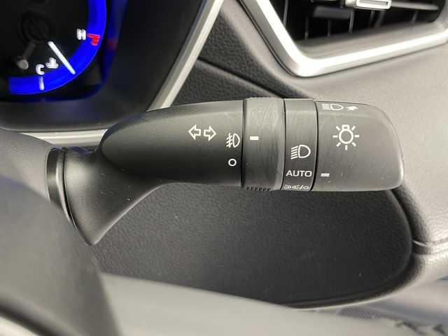 トヨタ カローラ クロス ハイブリッド Z 長野県 2023(令5)年 2万km プラチナホワイトパールマイカ 4WD                                                                                                                                                     /ディスプレイオーディオ/Bluetooth/バックカメラ/ETC/衝突被害軽減システム/先行車発進お知らせ/横滑り防止装置/レーントレーシングアシスト/パーキングサポートブレーキ/ロードサインアシスト/電動ホールド/オートホールド/ステアリングスイッチ/フロントフォグ/ドアミラーヒーター/電格ミラー/ウィンカーミラー/コーナーセンサー/純正18インチAW/社外フロアマット/前席シートヒーター/パワーシート（運転席のみ）/オートライト/オートマチックハイビーム/LEDヘッドライト/スマートキー