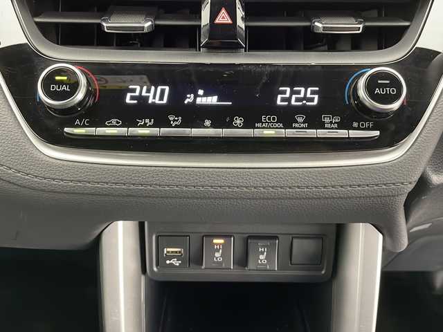 トヨタ カローラ クロス ハイブリッド Z 長野県 2023(令5)年 2万km プラチナホワイトパールマイカ 4WD                                                                                                                                                     /ディスプレイオーディオ/Bluetooth/バックカメラ/ETC/衝突被害軽減システム/先行車発進お知らせ/横滑り防止装置/レーントレーシングアシスト/パーキングサポートブレーキ/ロードサインアシスト/電動ホールド/オートホールド/ステアリングスイッチ/フロントフォグ/ドアミラーヒーター/電格ミラー/ウィンカーミラー/コーナーセンサー/純正18インチAW/社外フロアマット/前席シートヒーター/パワーシート（運転席のみ）/オートライト/オートマチックハイビーム/LEDヘッドライト/スマートキー