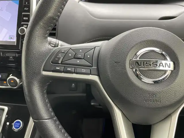 日産 セレナ e－パワー ハイウェイスター V 岡山県 2019(平31)年 5.3万km ダイヤモンドブラック 純正９型ナビ(MM518D-L)/【CD/DVD/BT/HDMI/フルセグ】/純正フリップダウンモニター/全周囲カメラ　/両側パワースライドドア/シートヒーター　/ＬＥＤヘッドライト　/ＥＴＣ　/ドライブレコーダー前後　/ステアリングヒーター/コーナーセンサー前後/オートライト/ステアリングヒーター/TVキャンセラー/後席サンシェイド/ステアリングスイッチ/ドアバイザー/新車保証書/取扱説明書