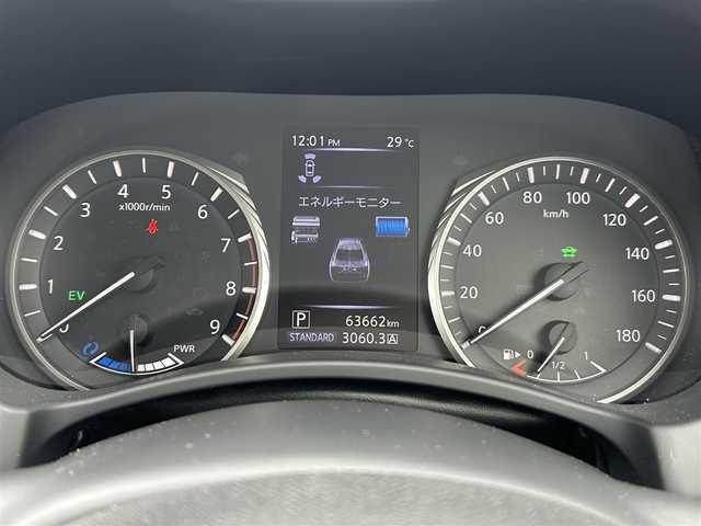 日産 スカイライン ハイブリッド 350GT Type P 佐賀県 2019(平31)年 6.4万km ブリリアントホワイトパール 純正8型ナビゲーション/・AM/FM/BT/CD/DVD/フルセグ//・インテリジェントアラウンドビューモニター/・黒革シート/・パワーシート「運転席/助手席」/・シートヒーター/・イージーエントリー＆イージーエグジット機能/LEDヘッドライト/・オートマチックハイビーム/純正18インチアルミホイール/フロアMTモード付/スマートキー/純正フロアマット/純正ドアバイザー/新車保証書/取扱説明書/スペアキー1本/ETC/インテリジェントセーフティー/・インテリジェント エマージェンシーブレーキ/・インテリジェント クルーズコントロール（全車速追従）/・インテリジェント LI/・LDW（車線逸脱警報）/・BSW（後側方車両検知警報）/・BCI（後退時衝突防止支援システム）/・MOD（移動物検知機能付アラウンドビューモニター）/・インテリジェント ドライビングアシスト/・踏み間違い衝突防止アシスト/・前方衝突予測警報（PFCW）/・ふらつき警報
