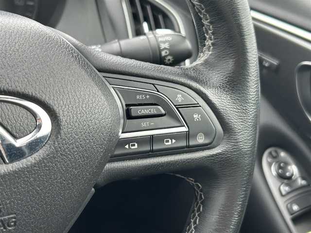 日産 スカイライン ハイブリッド 350GT Type P 佐賀県 2019(平31)年 6.4万km ブリリアントホワイトパール 純正8型ナビゲーション/・AM/FM/BT/CD/DVD/フルセグ//・インテリジェントアラウンドビューモニター/・黒革シート/・パワーシート「運転席/助手席」/・シートヒーター/・イージーエントリー＆イージーエグジット機能/LEDヘッドライト/・オートマチックハイビーム/純正18インチアルミホイール/フロアMTモード付/スマートキー/純正フロアマット/純正ドアバイザー/新車保証書/取扱説明書/スペアキー1本/ETC/インテリジェントセーフティー/・インテリジェント エマージェンシーブレーキ/・インテリジェント クルーズコントロール（全車速追従）/・インテリジェント LI/・LDW（車線逸脱警報）/・BSW（後側方車両検知警報）/・BCI（後退時衝突防止支援システム）/・MOD（移動物検知機能付アラウンドビューモニター）/・インテリジェント ドライビングアシスト/・踏み間違い衝突防止アシスト/・前方衝突予測警報（PFCW）/・ふらつき警報