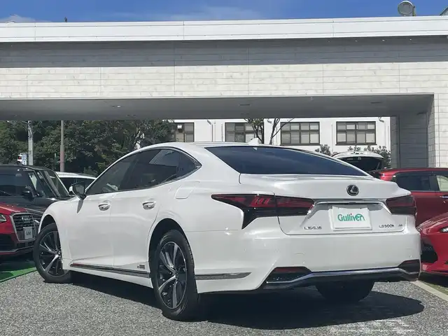レクサス ＬＳ 500h Iパッケージ 兵庫県 2021(令3)年 0.5万km ソニッククォーツ ・ワンオーナー/・4WD/・OP サンルーフ/・内装：ホワイトレザー/・前席ヒーター/ベンチレーション/・ステアリングヒーター/・純正ナビ/・地デジ/DVD/BT/USB/AUX/・TVキャンセラー/・ステアリングリモコン/・パノラミックビューモニター/・デジタルインナーミラー/・ヘッドアップディスプレイ/・ビルトインETC/・オートLEDヘッドランプ/・全ドアイージークローザー/・ナノイーエアコン/・パワートランク/・純正19インチAW/・アドバンスドパーク/・レーダークルーズコントロール/・クリアランスソナー/・先行車発進お知らせ//PCS/LTA/BSM/PKSB/RCTA//RCD/LCA/FCTA/RSA/TPWS/AHS/・1か月/6か月/R4/5/6年レクサス点検記録簿