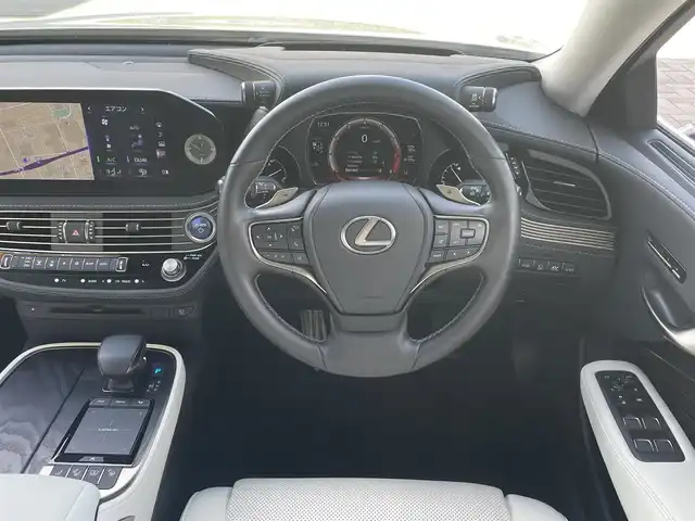 レクサス ＬＳ 500h Iパッケージ 兵庫県 2021(令3)年 0.5万km ソニッククォーツ ・ワンオーナー/・4WD/・OP サンルーフ/・内装：ホワイトレザー/・前席ヒーター/ベンチレーション/・ステアリングヒーター/・純正ナビ/・地デジ/DVD/BT/USB/AUX/・TVキャンセラー/・ステアリングリモコン/・パノラミックビューモニター/・デジタルインナーミラー/・ヘッドアップディスプレイ/・ビルトインETC/・オートLEDヘッドランプ/・全ドアイージークローザー/・ナノイーエアコン/・パワートランク/・純正19インチAW/・アドバンスドパーク/・レーダークルーズコントロール/・クリアランスソナー/・先行車発進お知らせ//PCS/LTA/BSM/PKSB/RCTA//RCD/LCA/FCTA/RSA/TPWS/AHS/・1か月/6か月/R4/5/6年レクサス点検記録簿