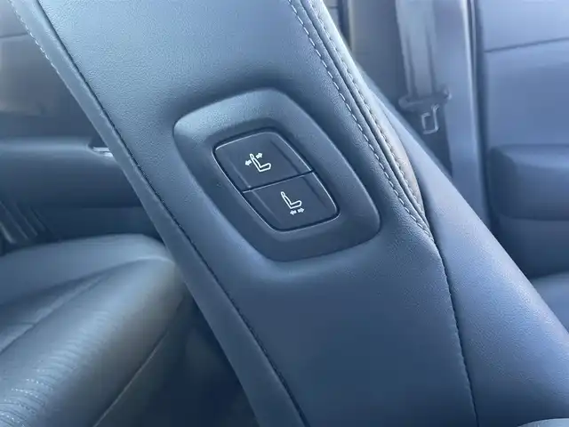 トヨタ クラウン ハイブリッド RS 宮崎県 2020(令2)年 4.1万km エモーショナルレッドⅡ 〇純正12.3インチワイドディスプレイナビ/〇フルセグTV/〇バックカメラ/〇パノラミックビューモニター/〇ビルトインETC2.0/〇ドライブレコーダー/〇レーダークルーズコントロール/〇コーナーセンサー/〇セーフティパッケージプラス/〇SRSエアバッグ/〇三眼LEDヘッドランプ/〇ヘッドアップディスプレイ/〇左右独立温度調整オートエアコン/〇革巻きステアリングホイール/ステアリングヒーター/〇ブラック合皮/ファブリックコンビシート/〇パワーシート/シートヒーター/〇純正18インチアルミホイール/〇スマートエントリー/スタートシステム/〇スペアキー/〇禁煙車