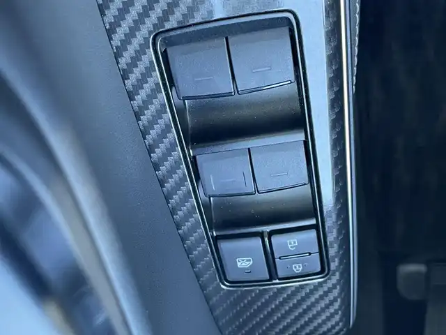 トヨタ クラウン ハイブリッド RS 宮崎県 2020(令2)年 4.1万km エモーショナルレッドⅡ 〇純正12.3インチワイドディスプレイナビ/〇フルセグTV/〇バックカメラ/〇パノラミックビューモニター/〇ビルトインETC2.0/〇ドライブレコーダー/〇レーダークルーズコントロール/〇コーナーセンサー/〇セーフティパッケージプラス/〇SRSエアバッグ/〇三眼LEDヘッドランプ/〇ヘッドアップディスプレイ/〇左右独立温度調整オートエアコン/〇革巻きステアリングホイール/ステアリングヒーター/〇ブラック合皮/ファブリックコンビシート/〇パワーシート/シートヒーター/〇純正18インチアルミホイール/〇スマートエントリー/スタートシステム/〇スペアキー/〇禁煙車