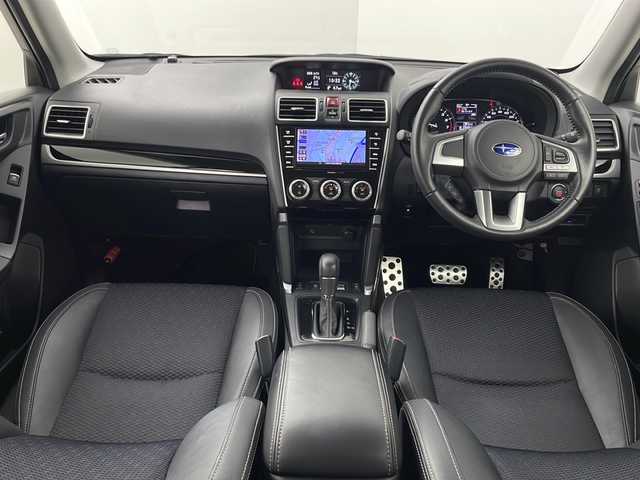 スバル フォレスター S－リミテッド 道央・札幌 2017(平29)年 2.7万km クリスタルブラックシリカ ・純正ナビ&BT&CD&DVD&TV/・バックカメラ/・アイサイト/・レーダークルーズコントロール/・ブラインドスポットモニター/・コーナーセンサー/・横滑り防止装置/・SI-DRIVE/・X-MODE/・フロントワイパーデアイサー/・前席シートヒーター/・前席パワーシート/・ハーフレザーシート/・社外ETC/・電動格納ミラー/・ドアミラーヒーター/・パドルシフト/・純正フロアマット/・LEDヘッドライト/・オートライト/・スマートキー/・スペアキー/・保証書