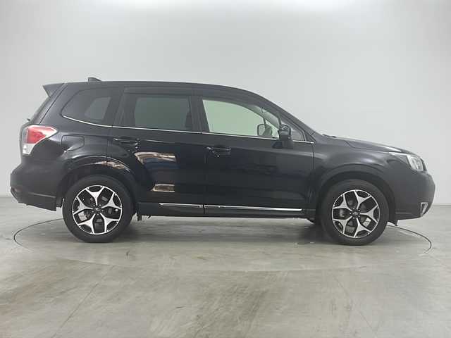 スバル フォレスター S－リミテッド 道央・札幌 2017(平29)年 2.7万km クリスタルブラックシリカ ・純正ナビ&BT&CD&DVD&TV/・バックカメラ/・アイサイト/・レーダークルーズコントロール/・ブラインドスポットモニター/・コーナーセンサー/・横滑り防止装置/・SI-DRIVE/・X-MODE/・フロントワイパーデアイサー/・前席シートヒーター/・前席パワーシート/・ハーフレザーシート/・社外ETC/・電動格納ミラー/・ドアミラーヒーター/・パドルシフト/・純正フロアマット/・LEDヘッドライト/・オートライト/・スマートキー/・スペアキー/・保証書