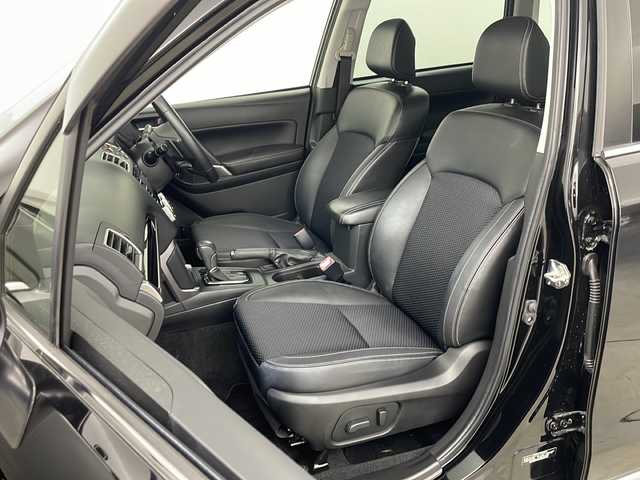 スバル フォレスター S－リミテッド 道央・札幌 2017(平29)年 2.7万km クリスタルブラックシリカ ・純正ナビ&BT&CD&DVD&TV/・バックカメラ/・アイサイト/・レーダークルーズコントロール/・ブラインドスポットモニター/・コーナーセンサー/・横滑り防止装置/・SI-DRIVE/・X-MODE/・フロントワイパーデアイサー/・前席シートヒーター/・前席パワーシート/・ハーフレザーシート/・社外ETC/・電動格納ミラー/・ドアミラーヒーター/・パドルシフト/・純正フロアマット/・LEDヘッドライト/・オートライト/・スマートキー/・スペアキー/・保証書