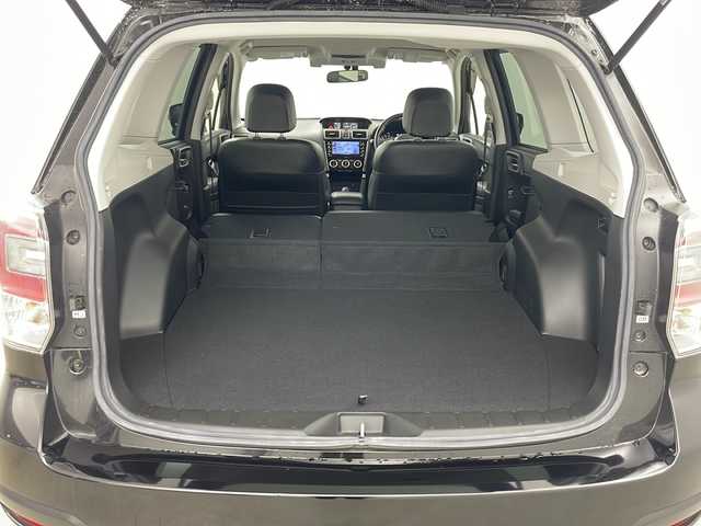 スバル フォレスター S－リミテッド 道央・札幌 2017(平29)年 2.7万km クリスタルブラックシリカ ・純正ナビ&BT&CD&DVD&TV/・バックカメラ/・アイサイト/・レーダークルーズコントロール/・ブラインドスポットモニター/・コーナーセンサー/・横滑り防止装置/・SI-DRIVE/・X-MODE/・フロントワイパーデアイサー/・前席シートヒーター/・前席パワーシート/・ハーフレザーシート/・社外ETC/・電動格納ミラー/・ドアミラーヒーター/・パドルシフト/・純正フロアマット/・LEDヘッドライト/・オートライト/・スマートキー/・スペアキー/・保証書